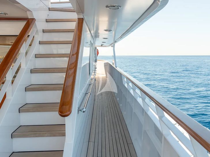 ANCALLIA Feadship 45m - side walkway ANCALLIA Feadship 45m - side walkway