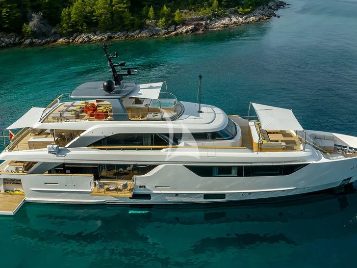 ANDIAMO Sanlorenzo SD118 - anchored ANDIAMO Sanlorenzo SD118 - anchored