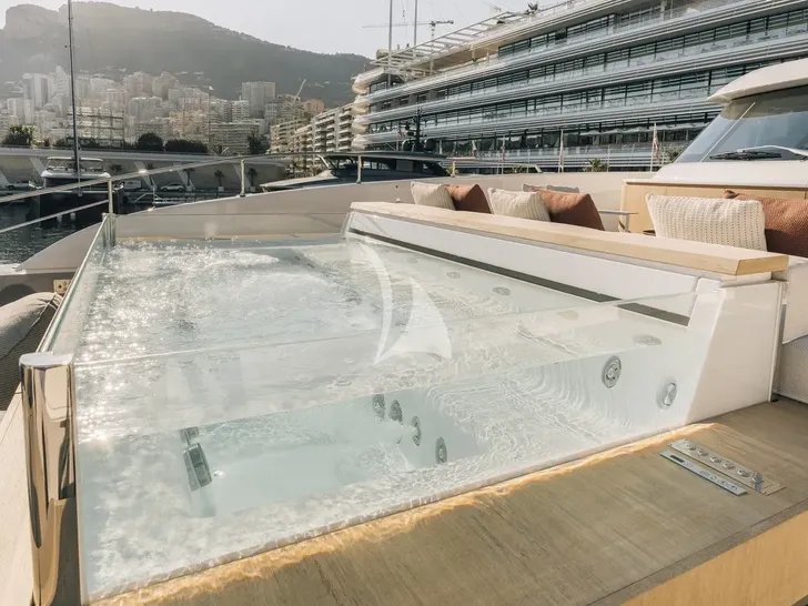 ANDIAMO Sanlorenzo SD132 - foredeck jacuzzi ANDIAMO Sanlorenzo SD132 - foredeck jacuzzi