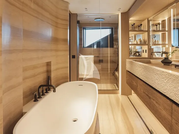 ANDIAMO Sanlorenzo SD132 - master cabin bathroom with its own bathtub ANDIAMO Sanlorenzo SD132 - master cabin bathroom with its own bathtub
