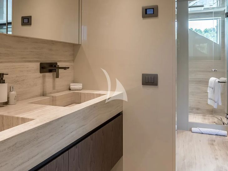 ANDIAMO Sanlorenzo SD118 - master cabin bathroom ANDIAMO Sanlorenzo SD118 - master cabin bathroom