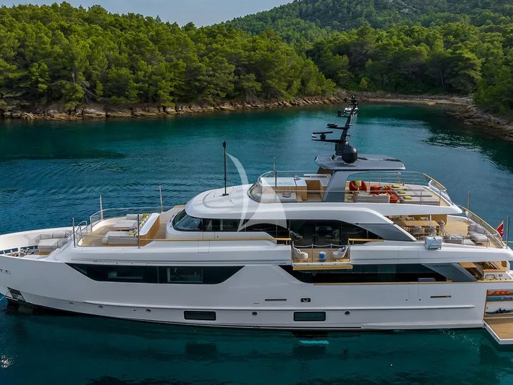 ANDIAMO Sanlorenzo SD118 - side profile anchored ANDIAMO Sanlorenzo SD118 - side profile anchored