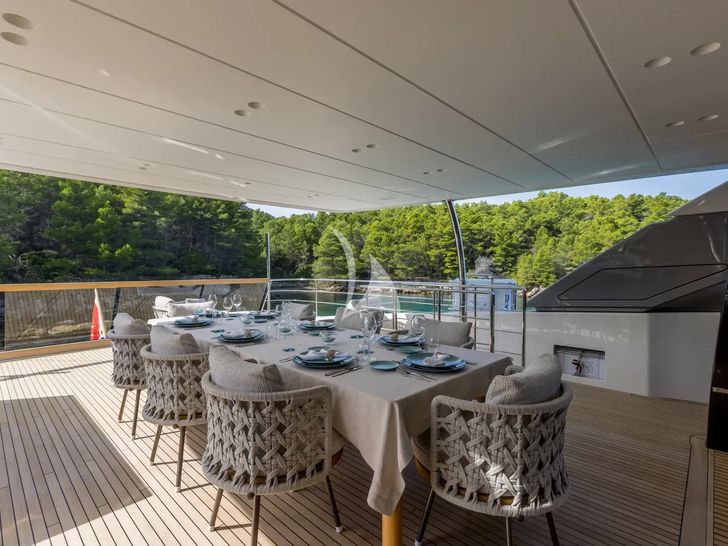 ANDIAMO Sanlorenzo SD118 - sky deck alfresco dining area ANDIAMO Sanlorenzo SD118 - sky deck alfresco dining area