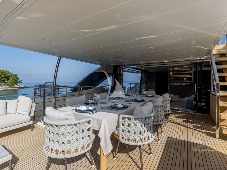 ANDIAMO Sanlorenzo SD118 - sky deck alfresco dining set up ANDIAMO Sanlorenzo SD118 - sky deck alfresco dining set up