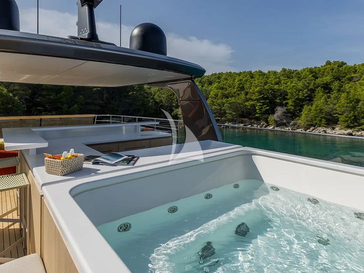ANDIAMO Sanlorenzo SD118 - sun deck jacuzzi ANDIAMO Sanlorenzo SD118 - sun deck jacuzzi