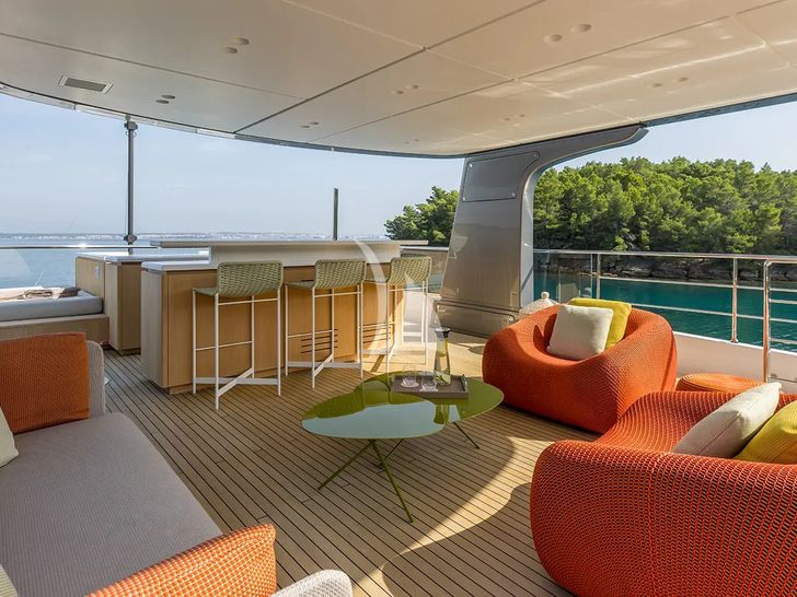 ANDIAMO Sanlorenzo SD118 - sun deck seating and bar area ANDIAMO Sanlorenzo SD118 - sun deck seating and bar area