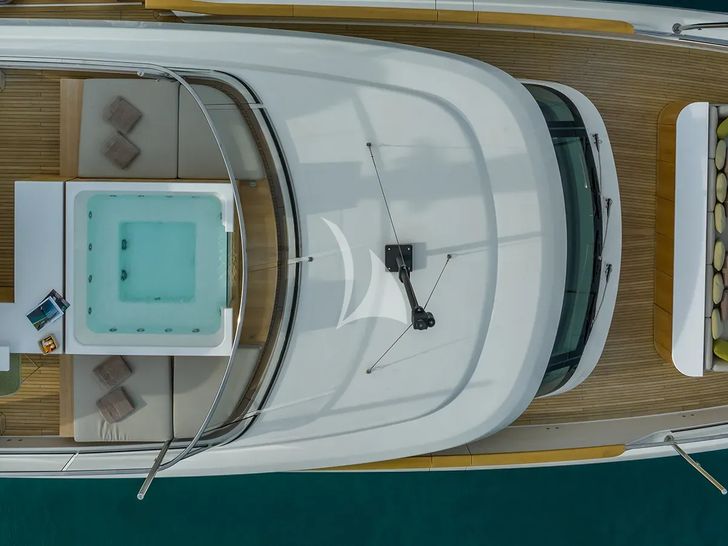 ANDIAMO Sanlorenzo SD118 - top shot of the jacuzzi ANDIAMO Sanlorenzo SD118 - top shot of the jacuzzi