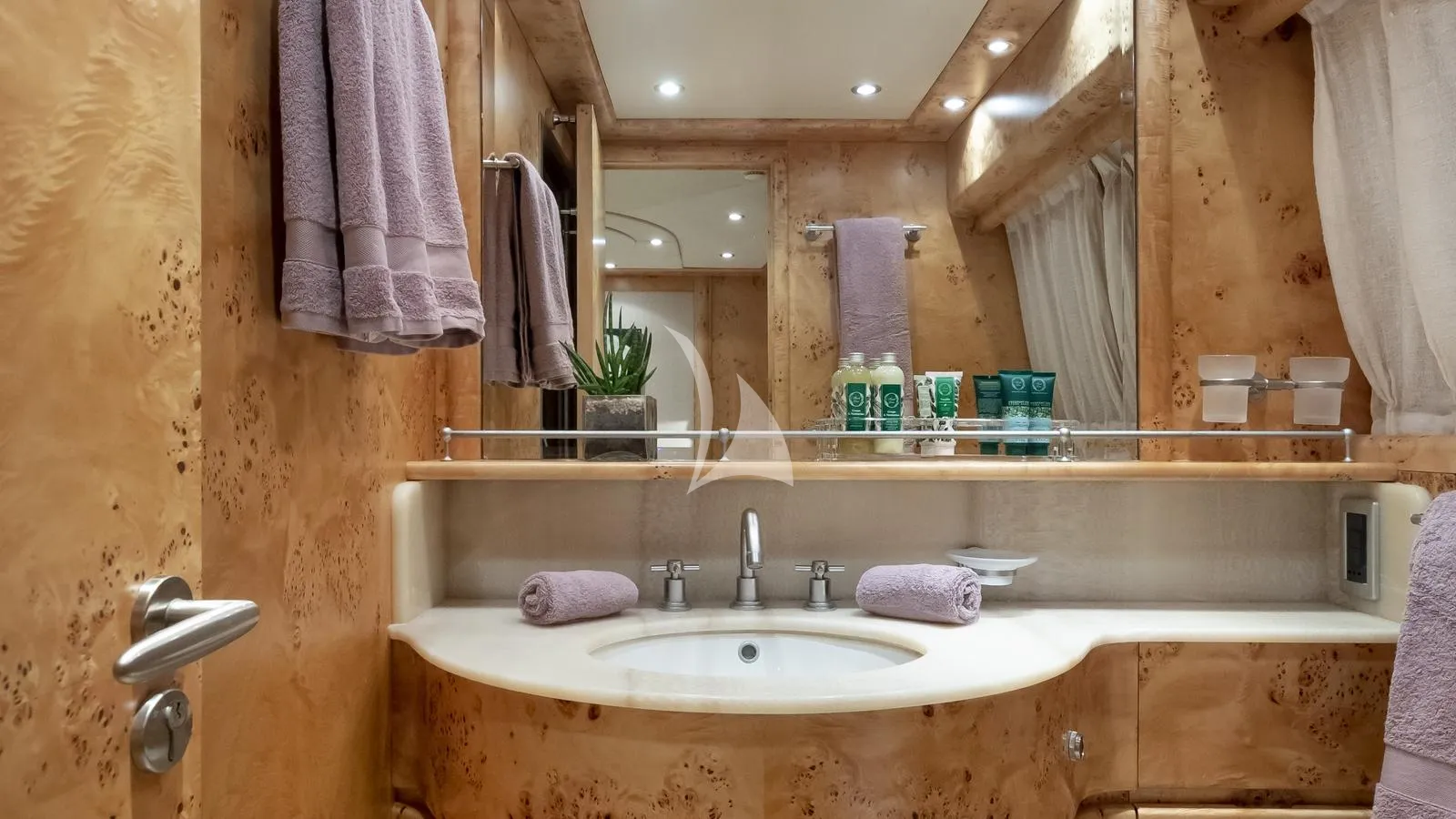 ANDILIS Admiral 90 - VIP cabin 1 bathroom