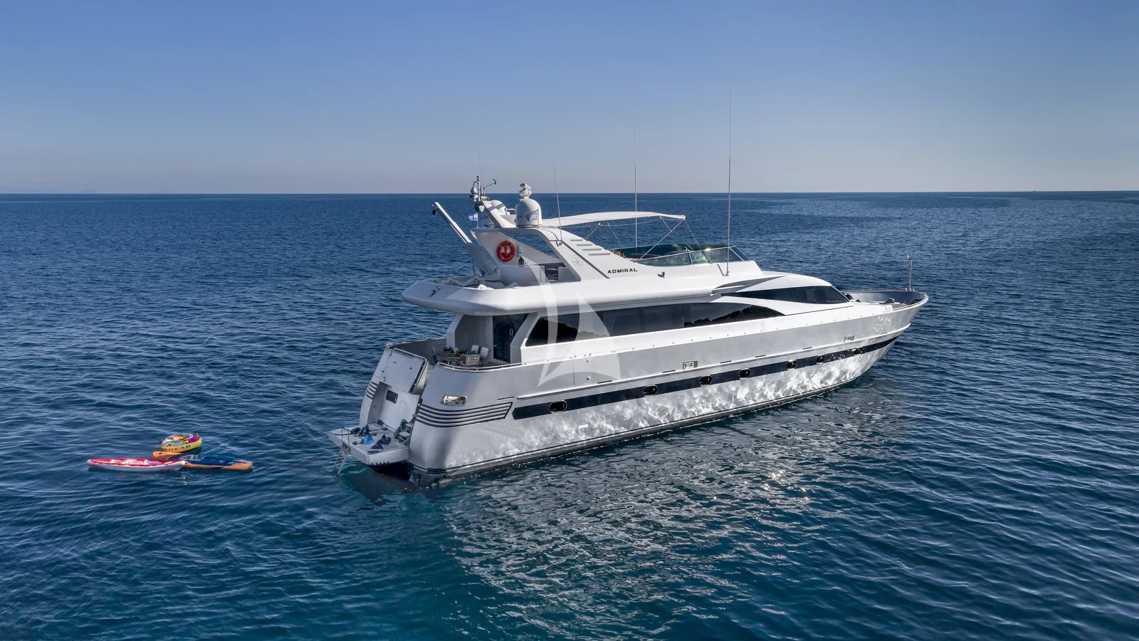 ANDILIS Admiral 90 - anchored aft shot