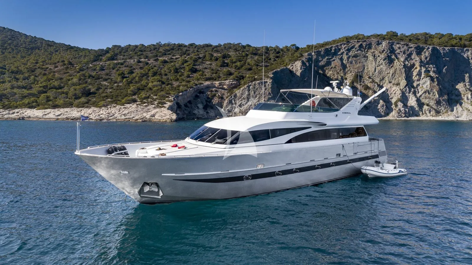 ANDILIS Admiral 90 - anchored