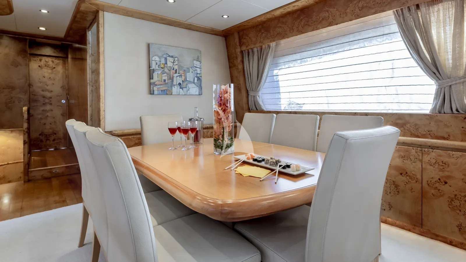 ANDILIS Admiral 90 - main dining area