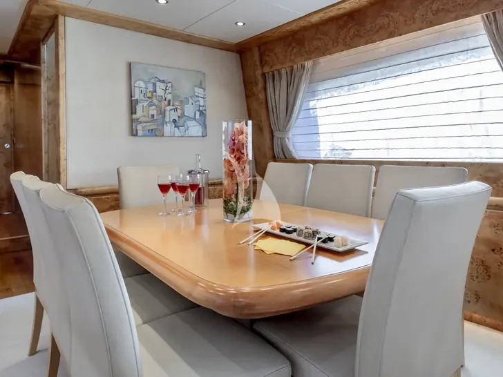 ANDILIS Admiral 90 - main dining area ANDILIS Admiral 90 - main dining area