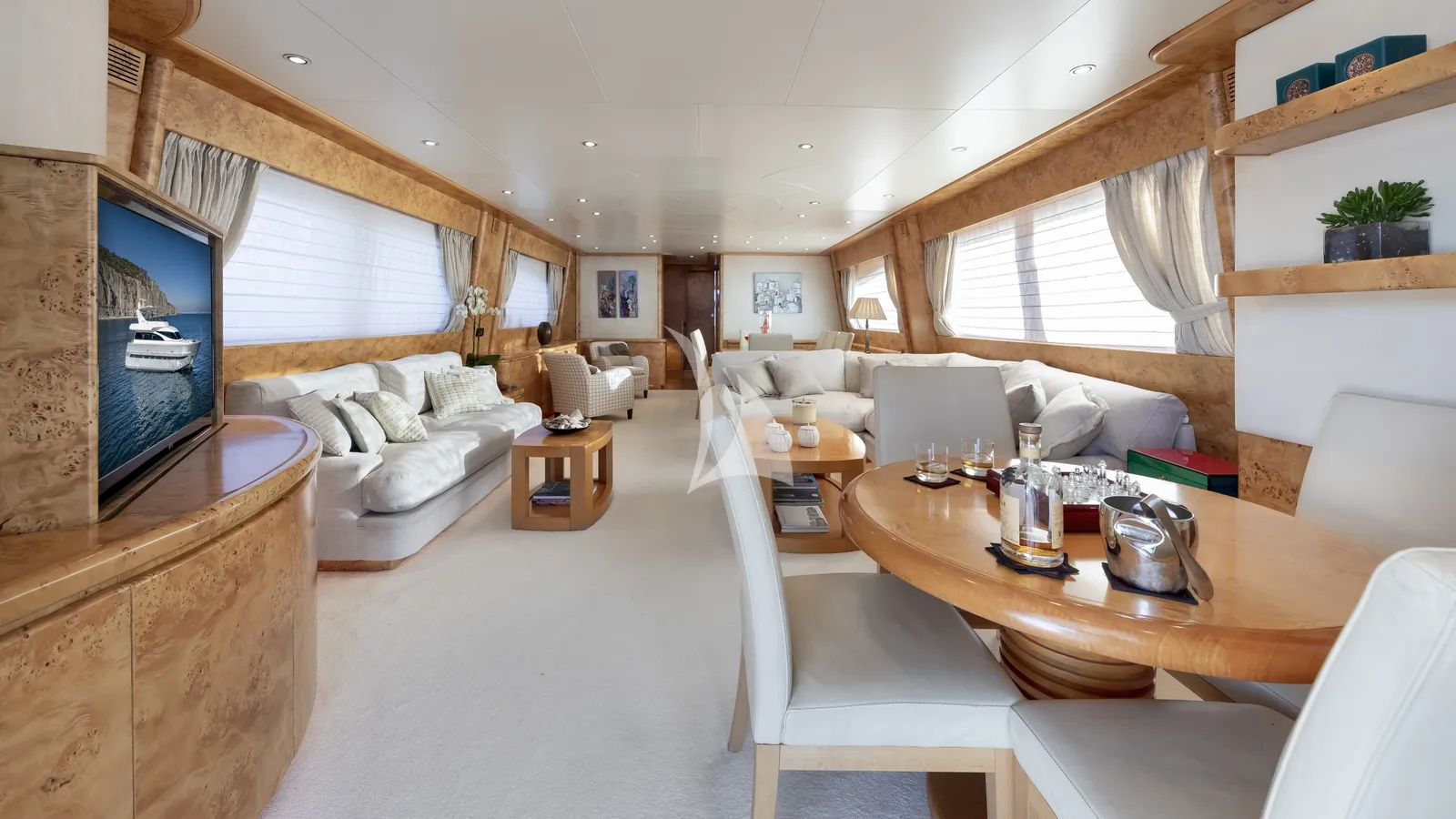 ANDILIS Admiral 90 - main saloon