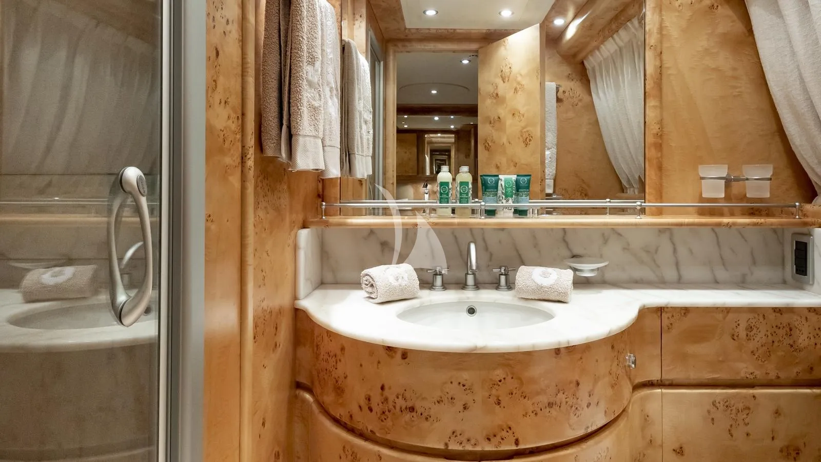 ANDILIS Admiral 90 - single bunk cabin bathroom