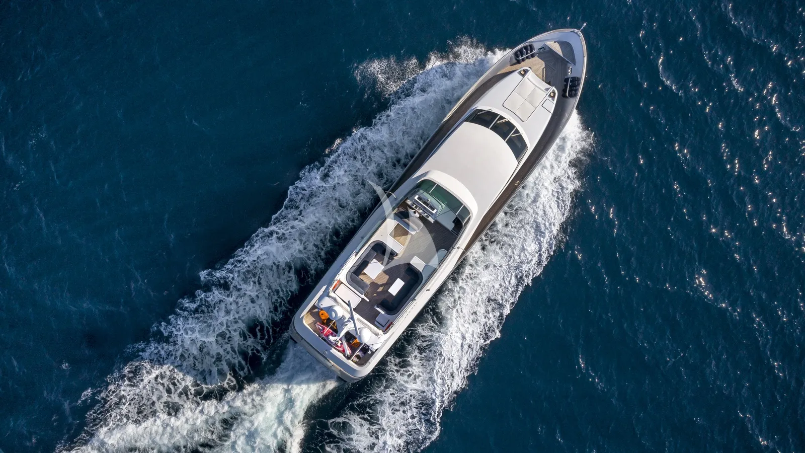 ANDILIS Admiral 90 - top aerial shot cruising