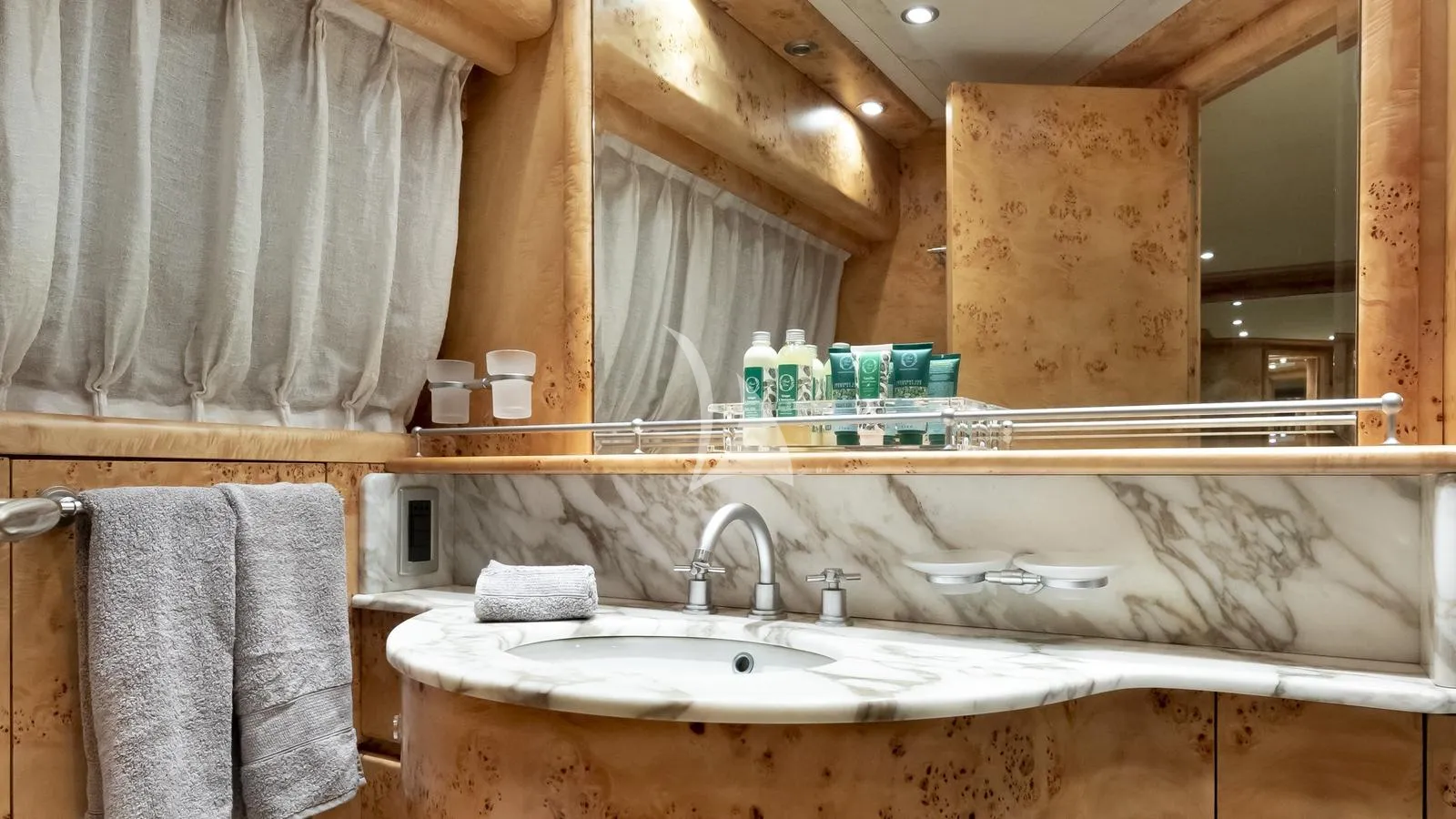 ANDILIS Admiral 90 - twin cabin 1 bathroom