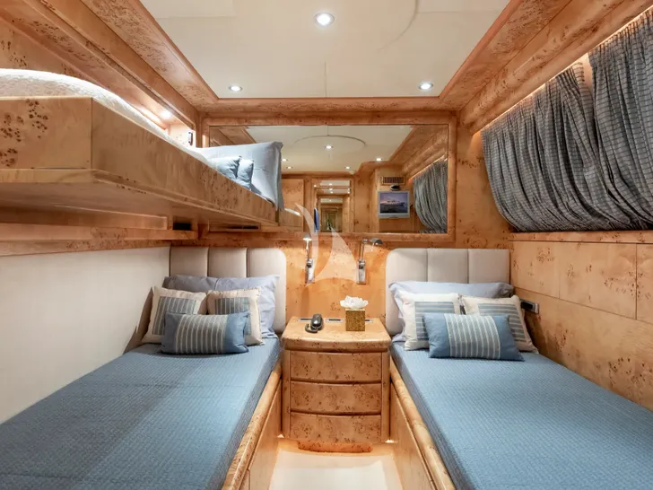 ANDILIS Admiral 90 - twin cabin 2 with a pullman bed ANDILIS Admiral 90 - twin cabin 2 with a pullman bed