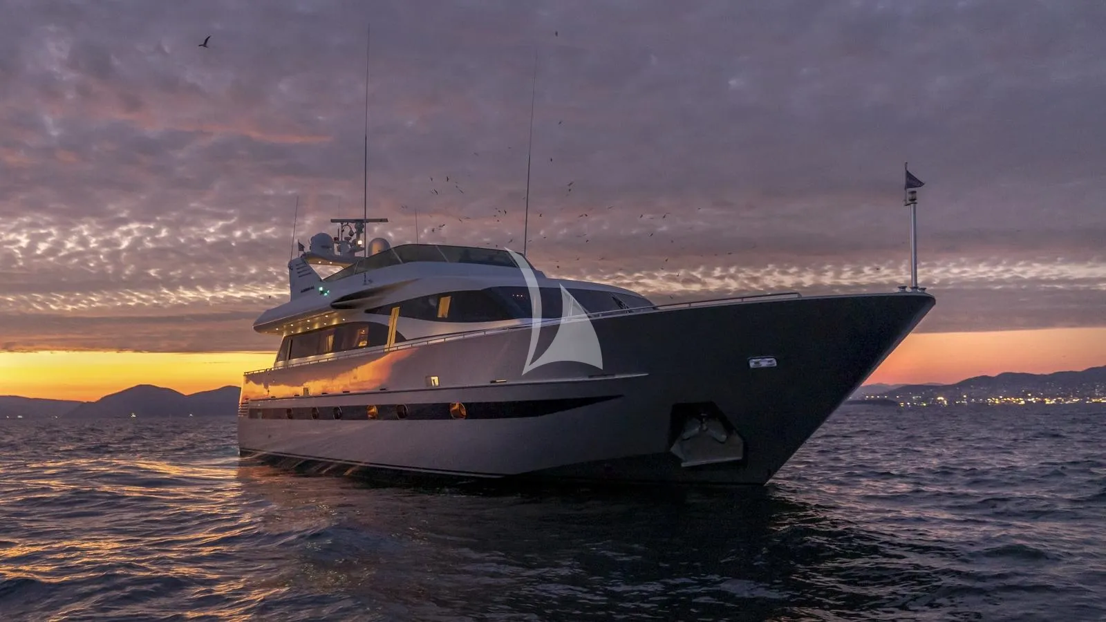 ANDILIS Admiral 90 - under the sunset