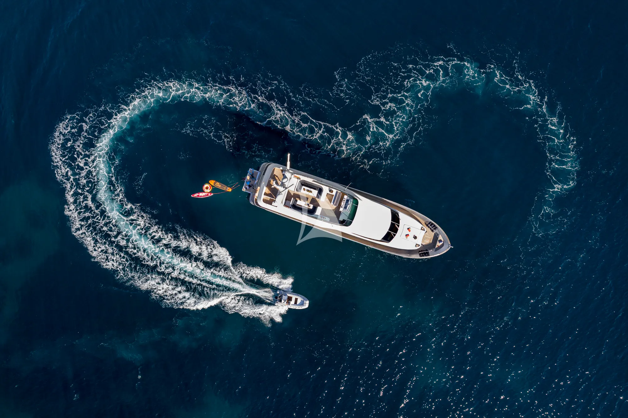 ANDILIS Admiral 90 - water activties top aerial shot