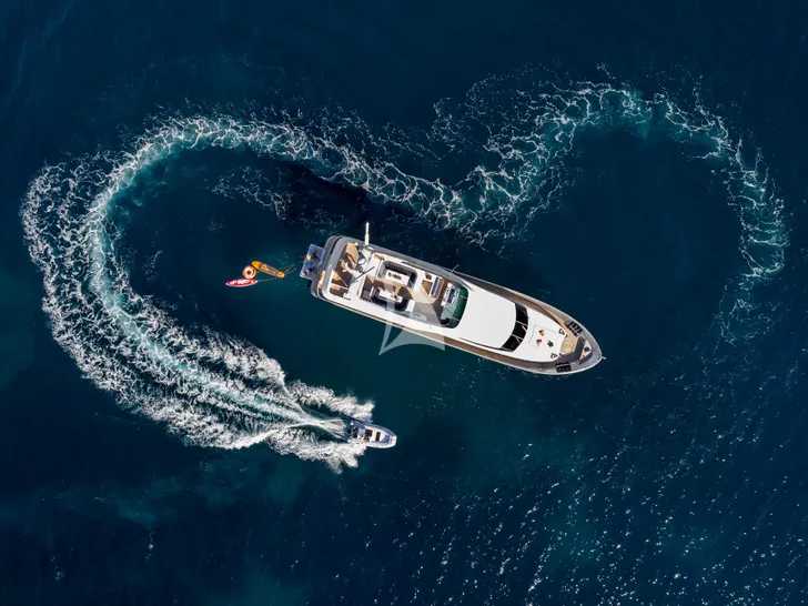 ANDILIS Admiral 90 - water activties top aerial shot ANDILIS Admiral 90 - water activties top aerial shot