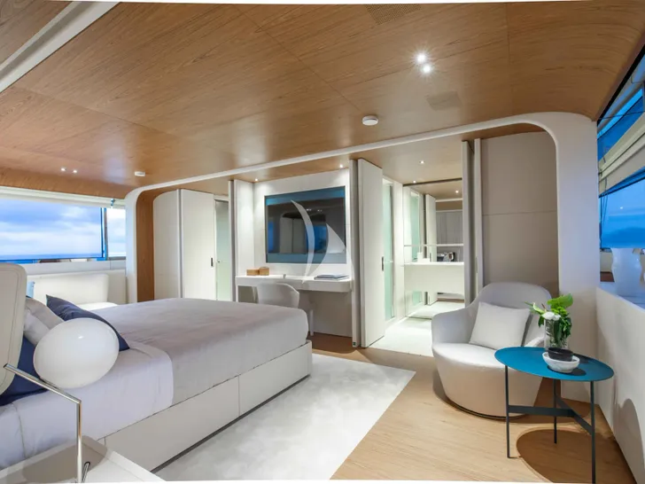 ANGEL Benetti Motopanfilo 37m - master cabin bed and TV ANGEL Benetti Motopanfilo 37m - master cabin bed and TV