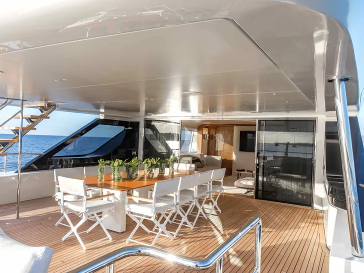 ANGEL Benetti Motopanfilo 37m - sky deck aft alfresco dining area ANGEL Benetti Motopanfilo 37m - sky deck aft alfresco dining area