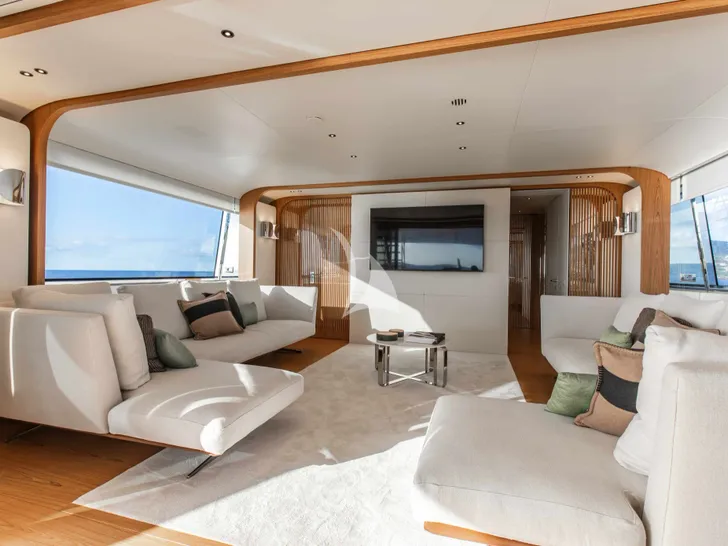 ANGEL Benetti Motopanfilo 37m - sky lounge ANGEL Benetti Motopanfilo 37m - sky lounge