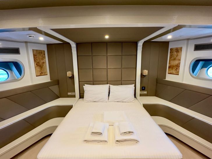 ANGELO III Custom Gulet 35m - VIP cabin 1 ANGELO III Custom Gulet 35m - VIP cabin 1