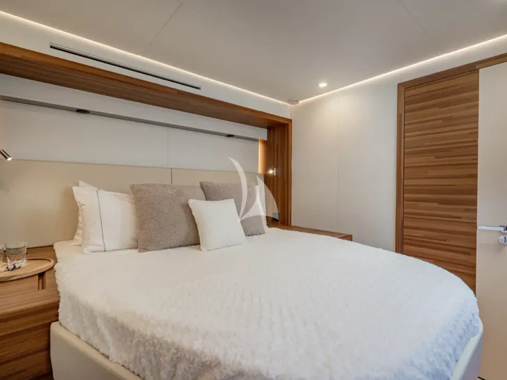 ANIMA Fountaine Pajot Power 80 - VIP cabin 3 ANIMA Fountaine Pajot Power 80 - VIP cabin 3