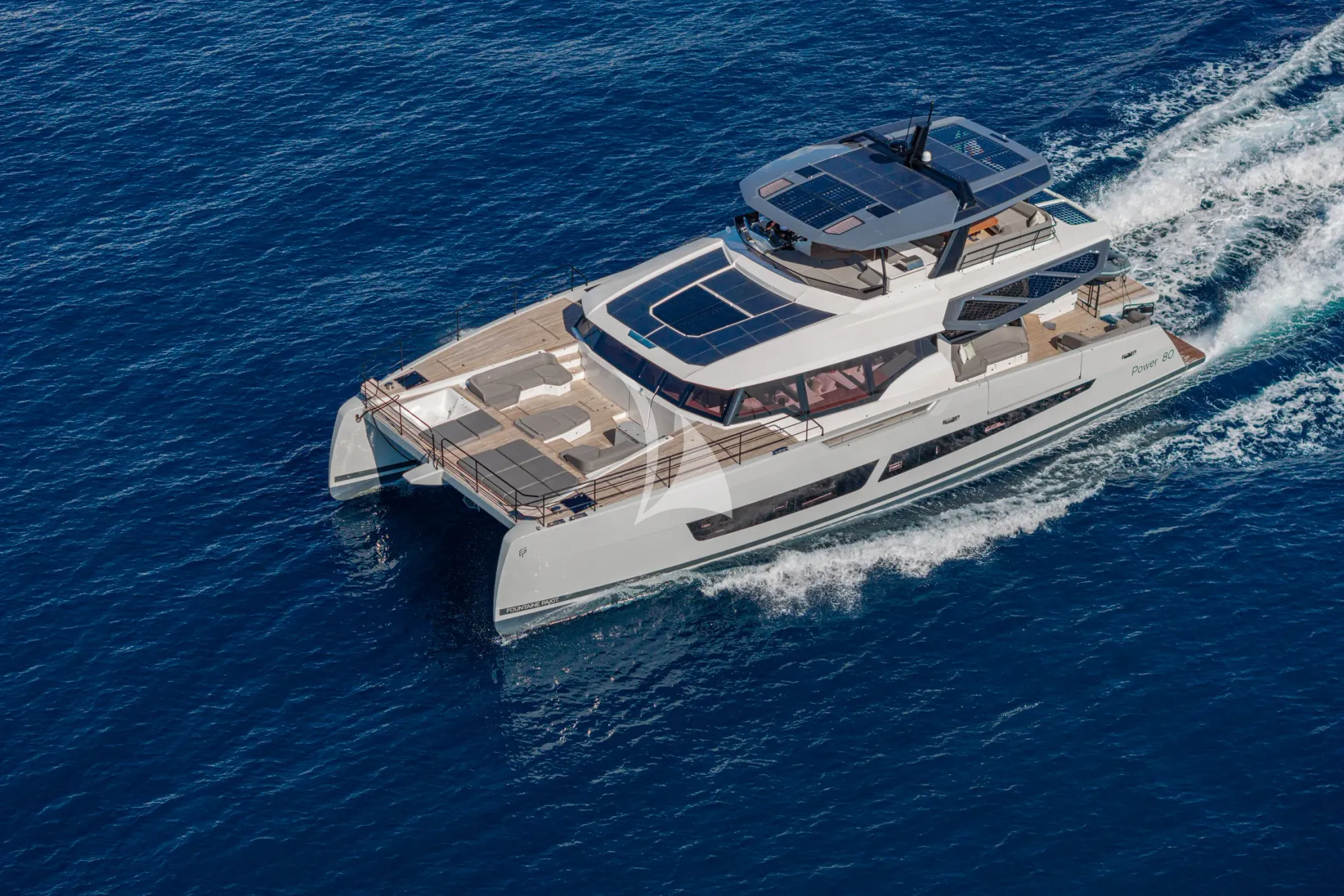 ANIMA Fountaine Pajot Power 80 - cruising across the Italian waterline