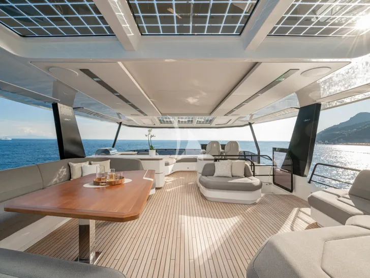 ANIMA Fountaine Pajot Power 80 - flybridge lounge and dining area ANIMA Fountaine Pajot Power 80 - flybridge lounge and dining area