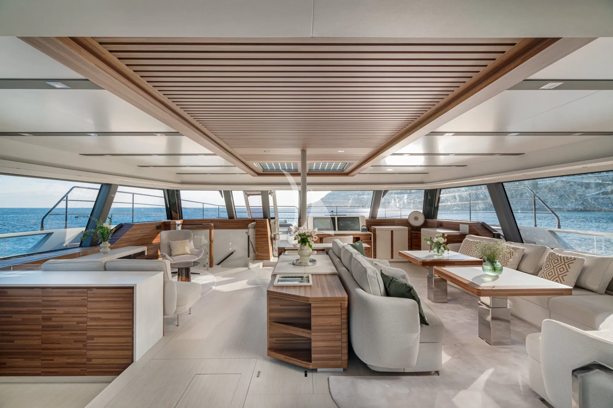 ANIMA Fountaine Pajot Power 80 - saloon