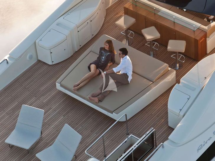 ANYTHING GOES IV Riva Duchessa 92 - guests on the sundeck ANYTHING GOES IV Riva Duchessa 92 - guests on the sundeck