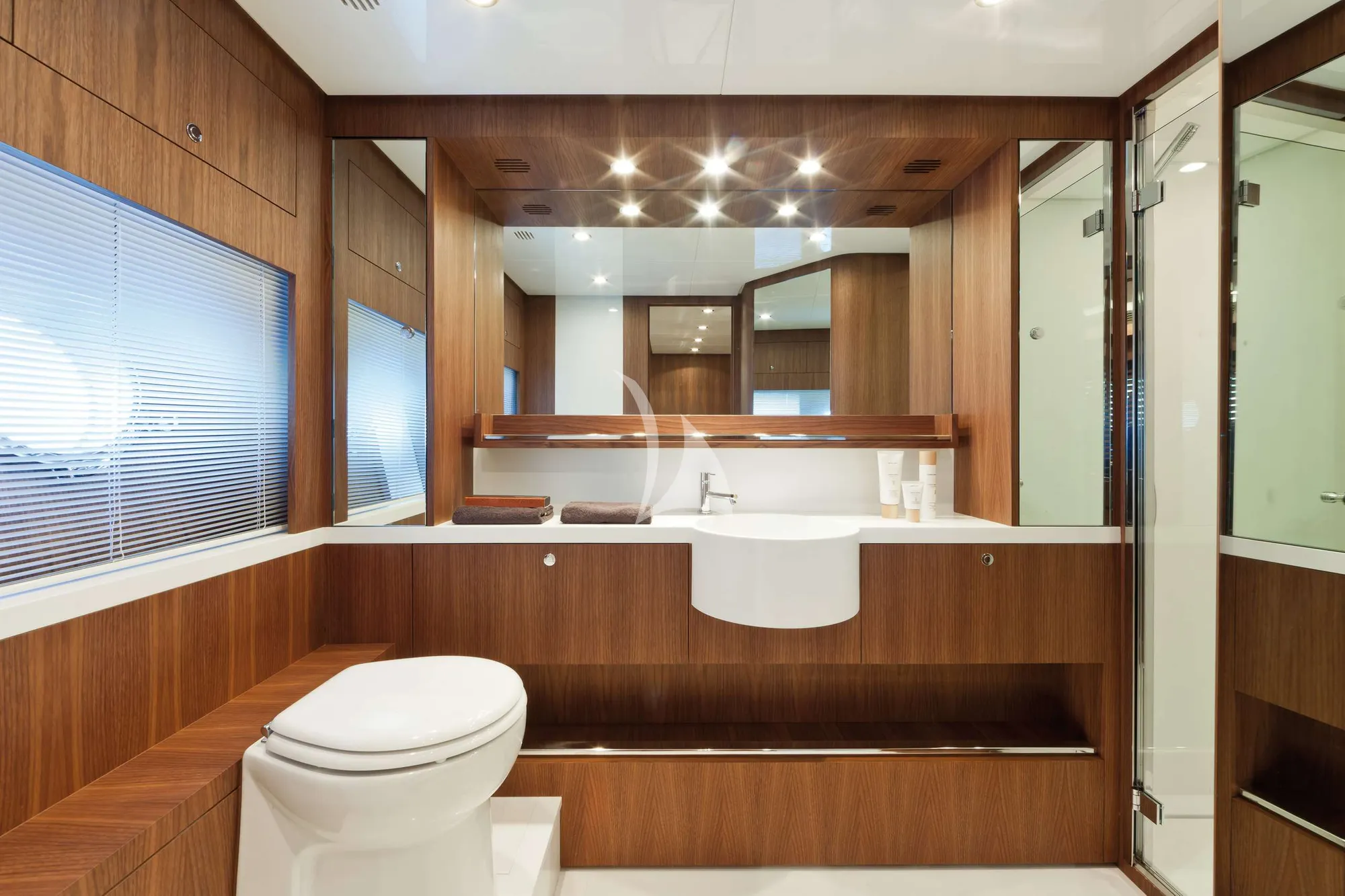 ANYTHING GOES IV Riva Duchessa 92 - master cabin bathroom