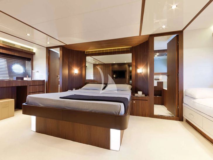 ANYTHING GOES IV Riva Duchessa 92 - master cabin ANYTHING GOES IV Riva Duchessa 92 - master cabin