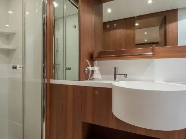 ANYTHING GOES IV Riva Duchessa 92 - twin cabin bathroom ANYTHING GOES IV Riva Duchessa 92 - twin cabin bathroom