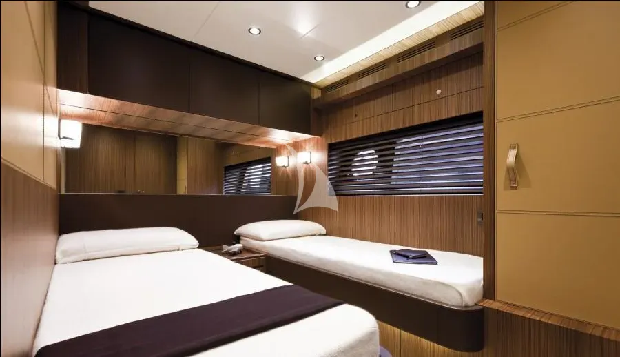 ANYTHING GOES IV Riva Duchessa 92 - twin cabin