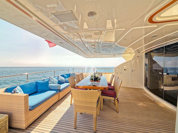 ANNE MARIE Ferretti Custom Line 97 - aft deck ANNE MARIE Ferretti Custom Line 97 - aft deck