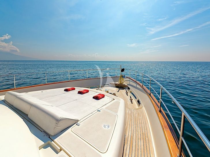 ANNE MARIE Ferretti Custom Line 97 - foredeck ANNE MARIE Ferretti Custom Line 97 - foredeck