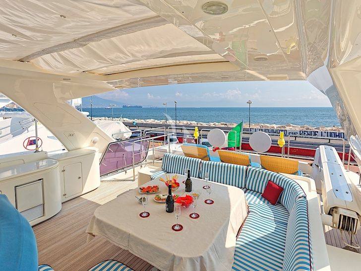 ANNE MARIE Ferretti Custom Line 97 - flybridge seating and dining ANNE MARIE Ferretti Custom Line 97 - flybridge seating and dining