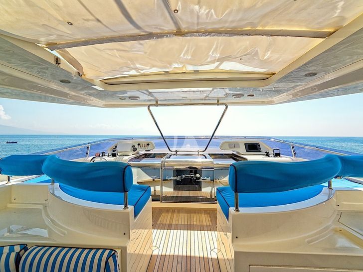 ANNE MARIE Ferretti Custom Line 97 - flybridge seating area ANNE MARIE Ferretti Custom Line 97 - flybridge seating area