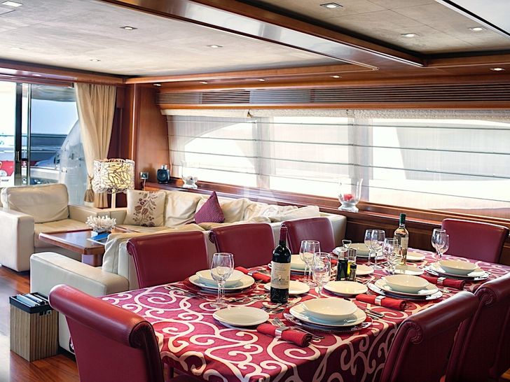 ANNE MARIE Ferretti Custom Line 97 - indoor dining set up ANNE MARIE Ferretti Custom Line 97 - indoor dining set up