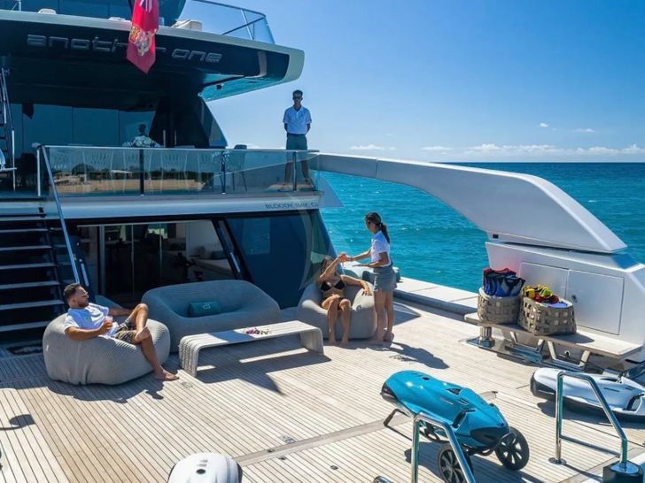 ANOTHER ONE Sanlorenzo SX112 - beach club ANOTHER ONE Sanlorenzo SX112 - beach club