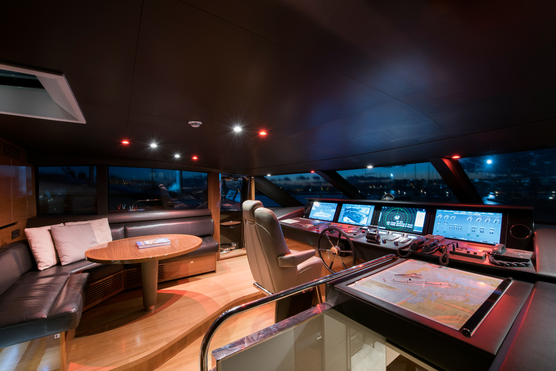 ANTHEYA III Princess 35m - cockpit