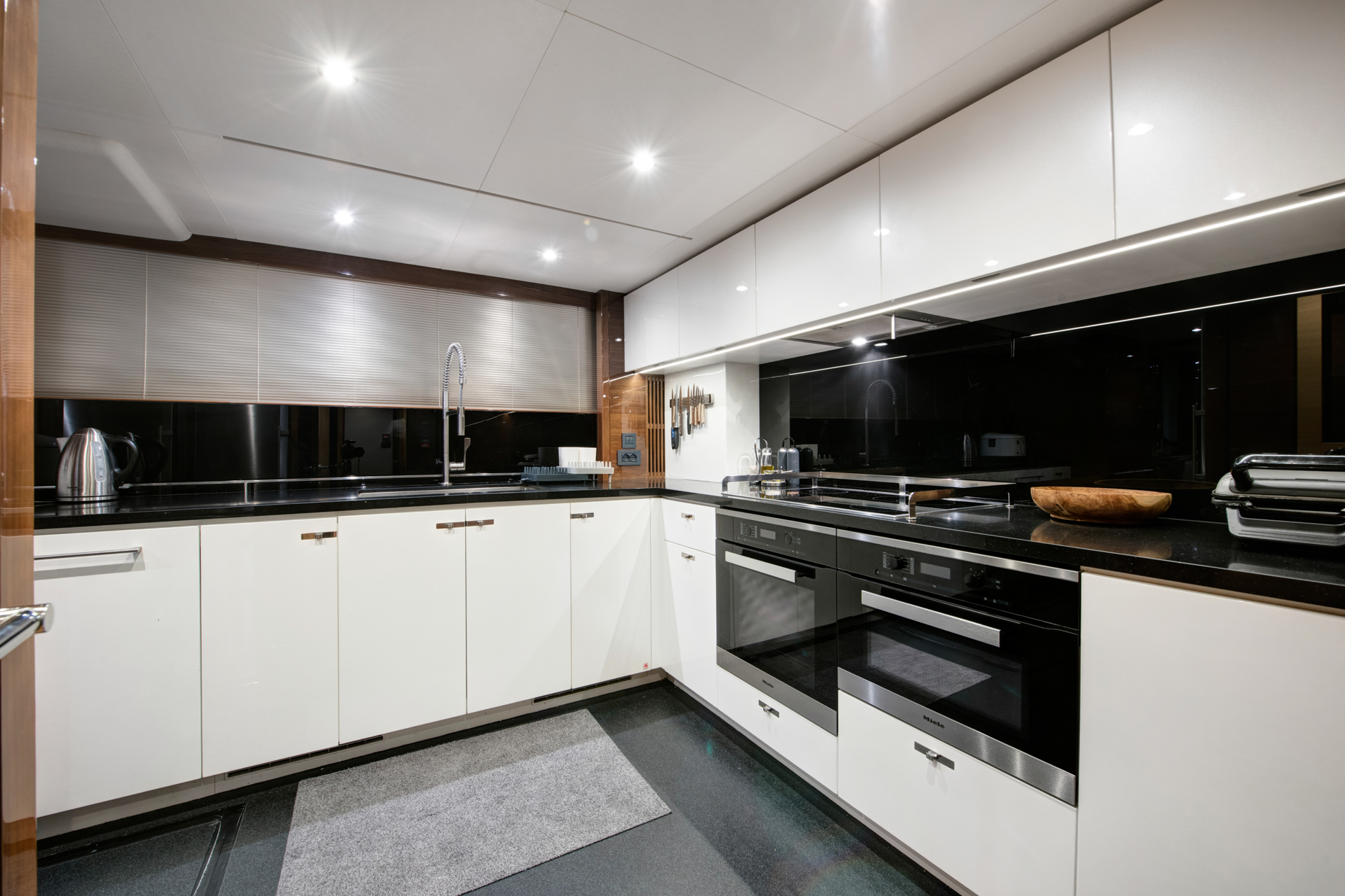 ANTHEYA III Princess 35m - galley