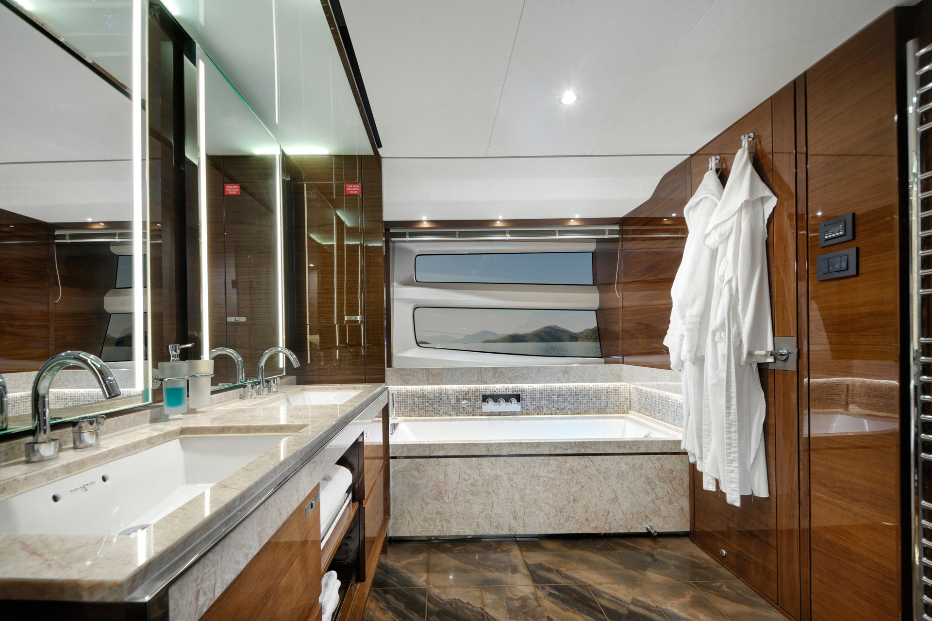 ANTHEYA III Princess 35m - master cabin bathroom