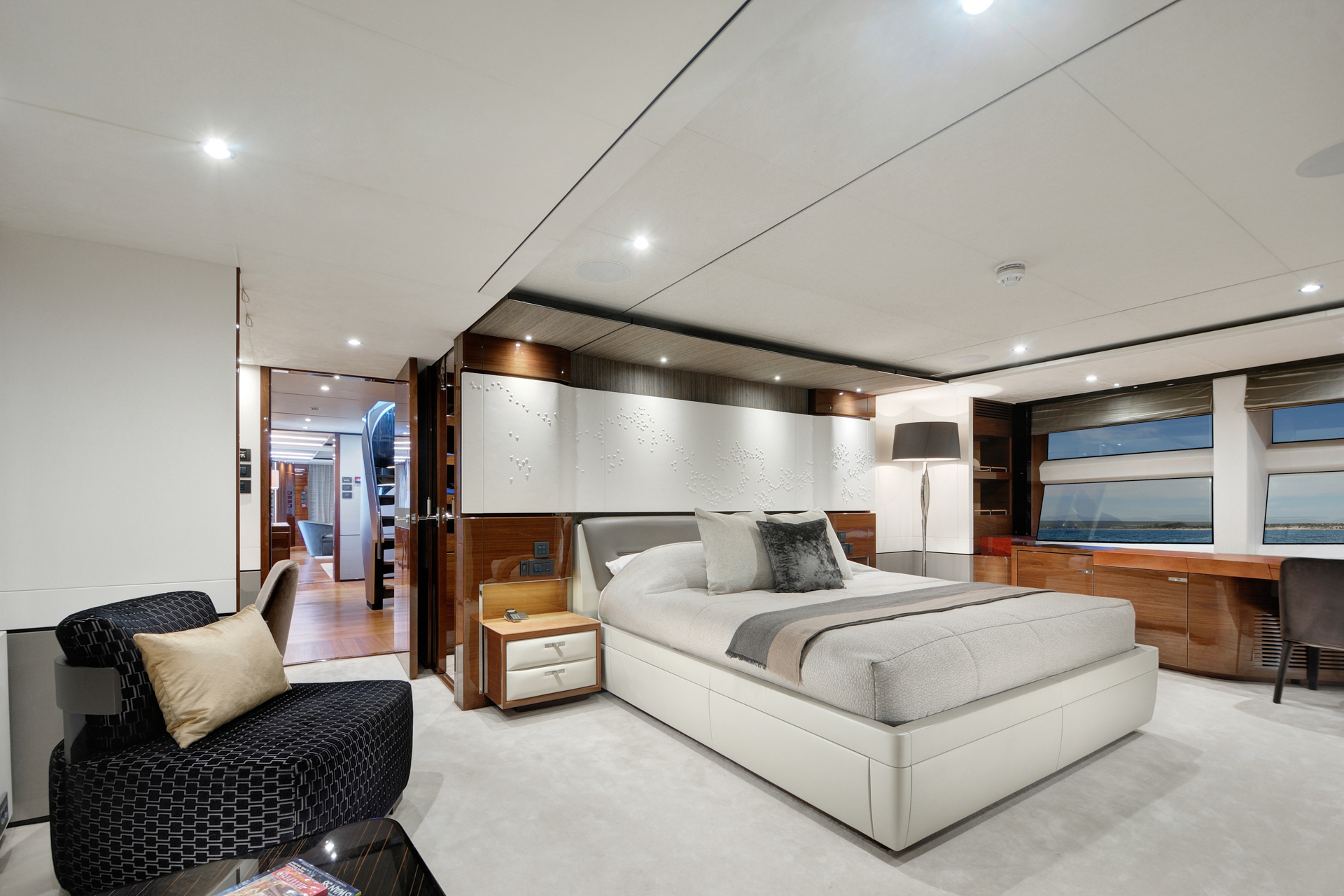 ANTHEYA III Princess 35m - master cabin