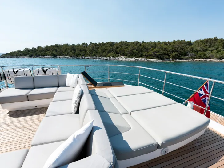 ANTHEYA III Princess 35m - sundeck sunbathing area ANTHEYA III Princess 35m - sundeck sunbathing area