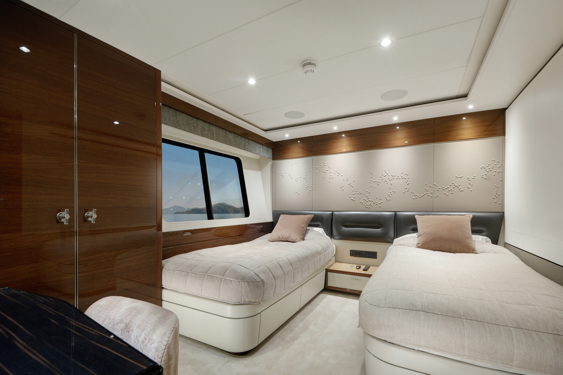 ANTHEYA III Princess 35m - twin cabin 2