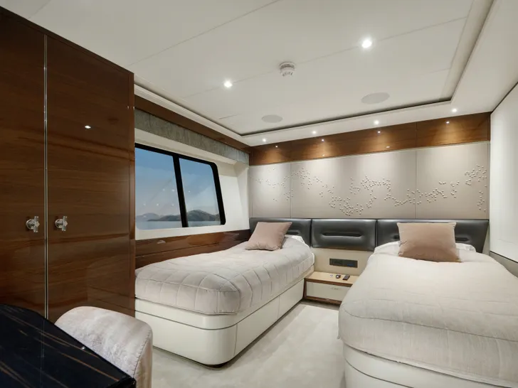 ANTHEYA III Princess 35m - twin cabin 2 ANTHEYA III Princess 35m - twin cabin 2